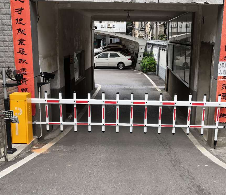 武漢市蔡甸區人力資源和社會保障局車牌識別系統改造升級完成。